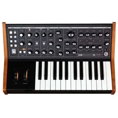 moog subsequent 25