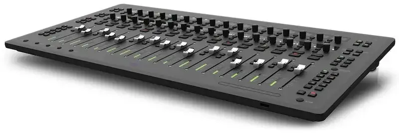 Surface de contrôle Avid S3 DAW 2 Surface de contrôle Avid S3 DAW