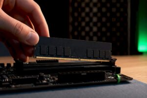 Module de mémoire vive installé dans l'ordinateur du studio